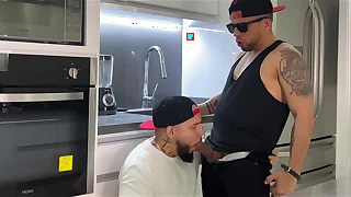 Mi Gymbro despues Del Gym , Nos Sacamos Polar Leche